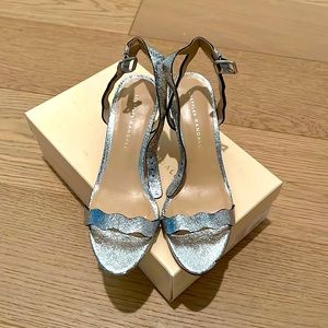 NIB Loeffler Randall silver sandals heels scallop detail